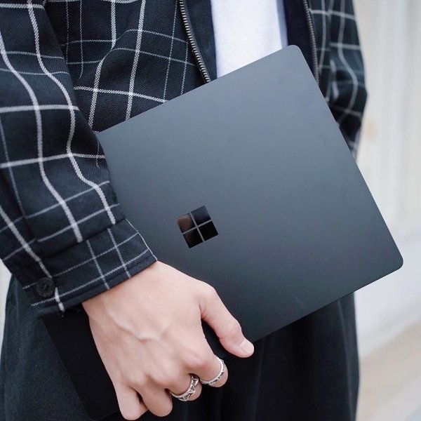 女神男神都愛用！最好搭配的「時尚美機」 微軟 Surface Laptop 3 穿搭潮人必收！