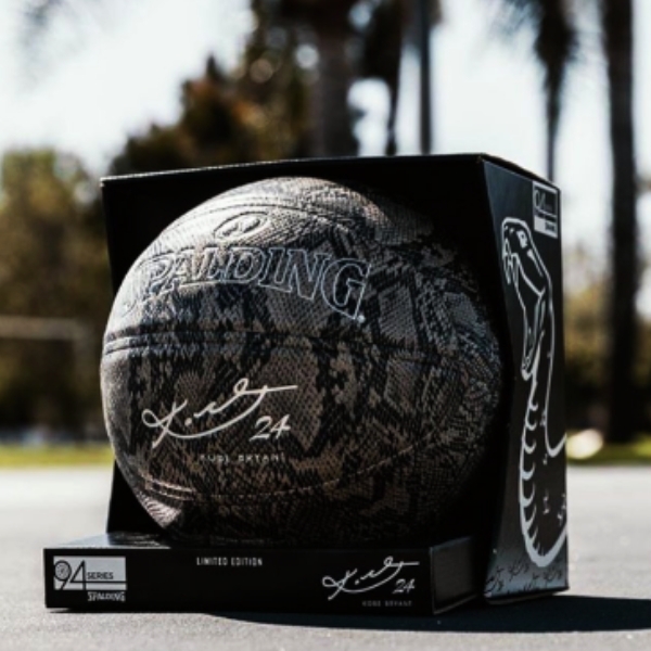 Kobe Bryant 「黑曼巴蛇紋籃球」本日開賣，時間、販售地點一次公開！