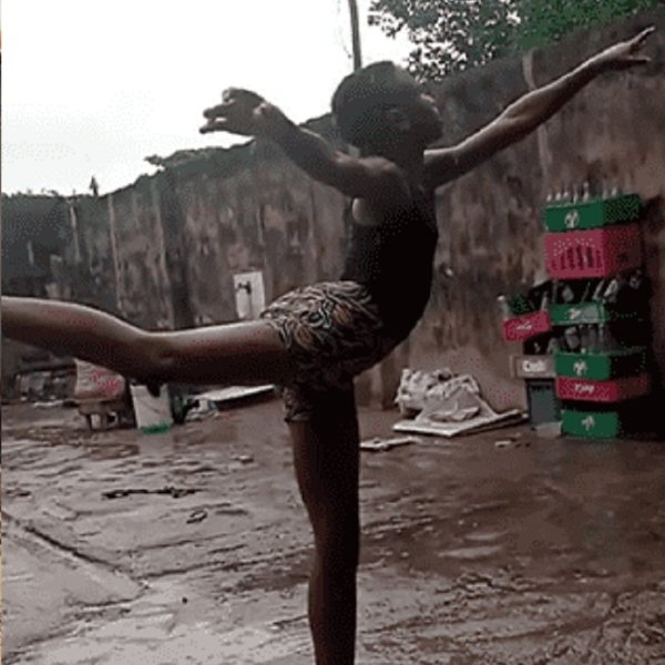 美夢成真！11 歲非洲男孩貧民區「雨中芭蕾」爆紅，美國頂尖舞團竟主動發信網羅！