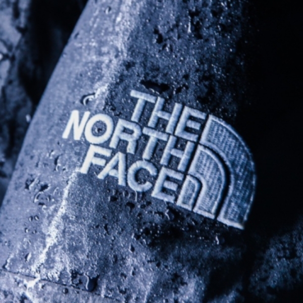 秋冬就是機能大戰！The North Face、始祖鳥三大經典「機能外套」，一件打趴你衣櫃百件外套！