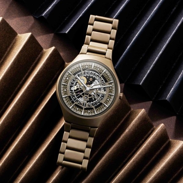 空靈通透的非凡靈魂 過去與未來時間的最佳演繹者 瑞士雷達表 True Thinline Anima 超薄高科技陶瓷鏤空限量自動腕錶