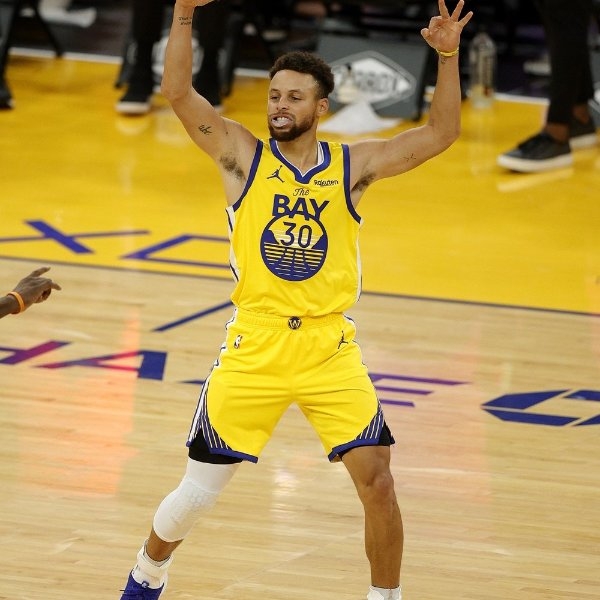 NBA／恐怖咖哩回歸！Curry 再砍 30 分率勇士 2 連勝，大秀「背後傳球」自己也被嚇到