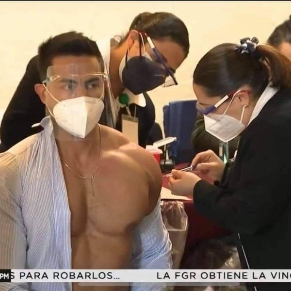 粉絲暴增！墨西哥胸肌帥哥注射新冠疫苗爆紅，網友「靠奶識人」還抓包他參加男同派對！