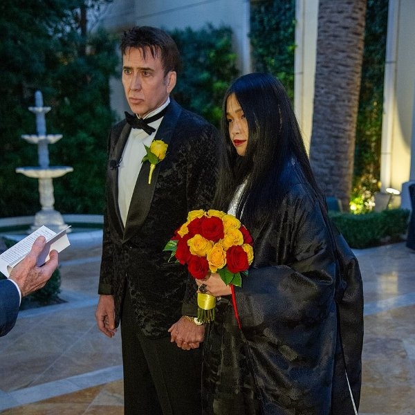 56 歲尼可拉斯凱吉與 26 歲亞裔小女友結婚，奧斯卡影帝人生第 5 次邁入禮堂！