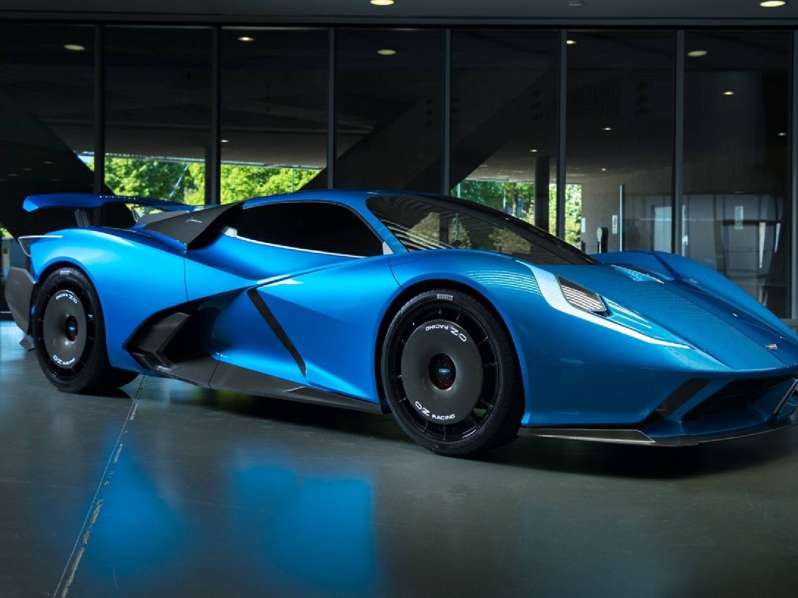 義大利車廠Automobili Estrema 推出要價三千萬的 Fulminea「電動車超跑」，0 到 100 加速只要 2 秒！