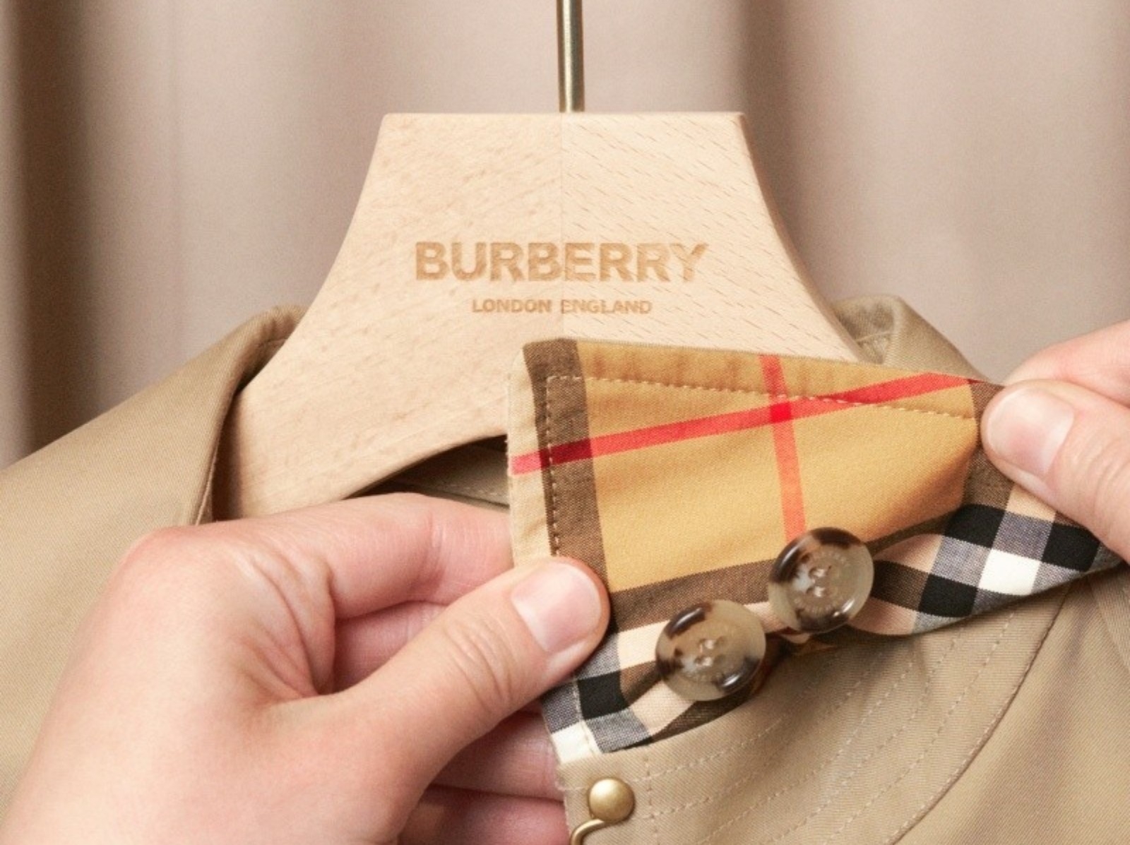 永續時尚不只是說說，BURBERRY 做出了「這個行動」讓人想立刻買 10 個包包支持它！
