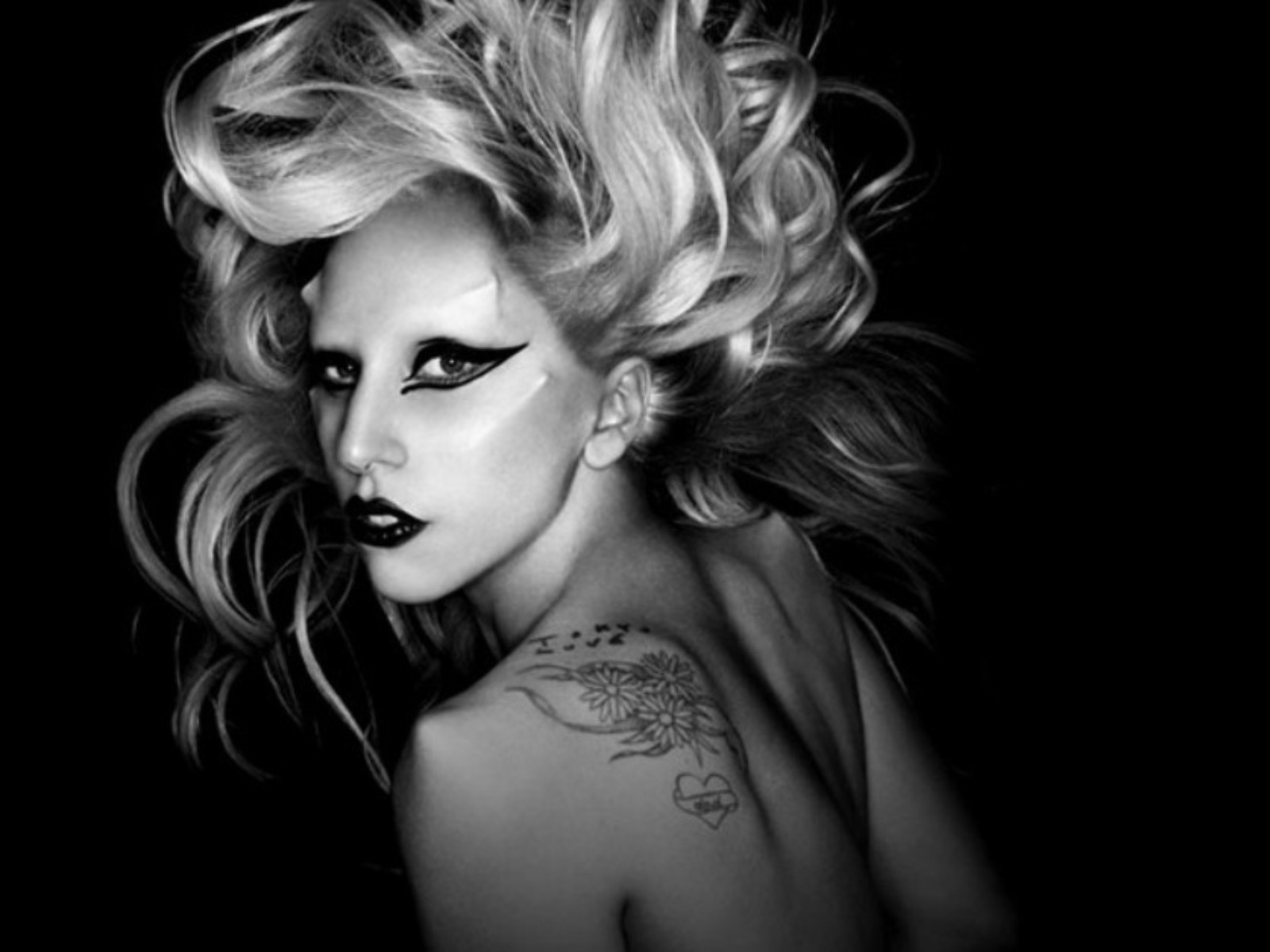 《Born This Way》10 周年限定版，一起回顧這張讓女神卡卡 Lady Gaga 成為慈善家的重要作品！