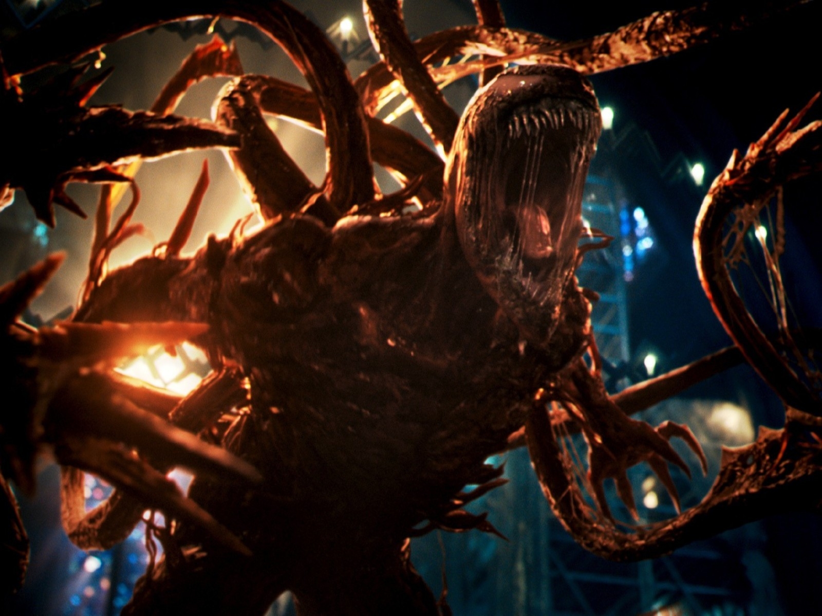 湯姆哈迪《猛毒 2：血蜘蛛》釋出大量新劇照，伍迪哈里遜反派變身帥翻！