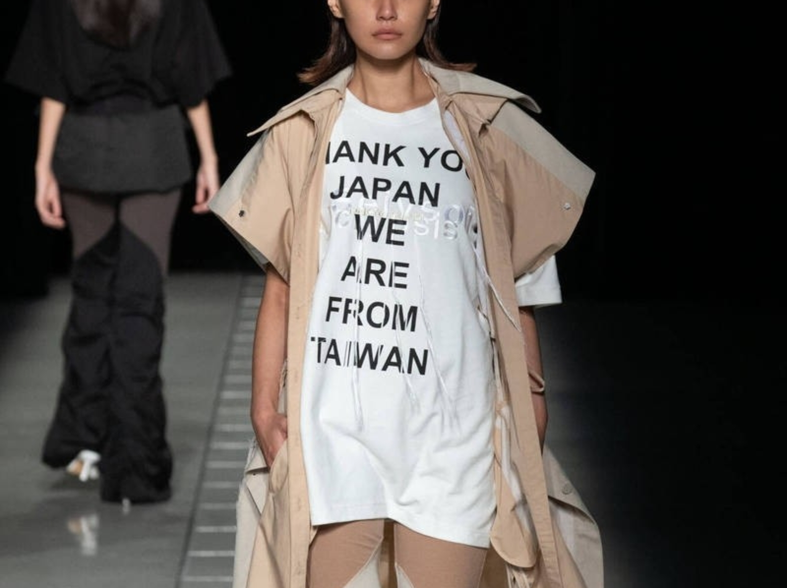 感謝日本疫苗之恩！服裝品牌 Seivson 東京時裝周用標語 Tee 致謝：「謝謝日本，我們來自台灣！」