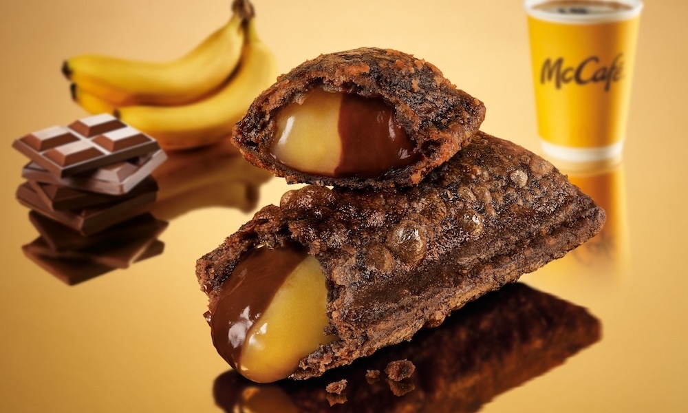 麥當勞推出「香蕉巧克力雙餡派」，雙重濃郁內餡直接炸滿你口！