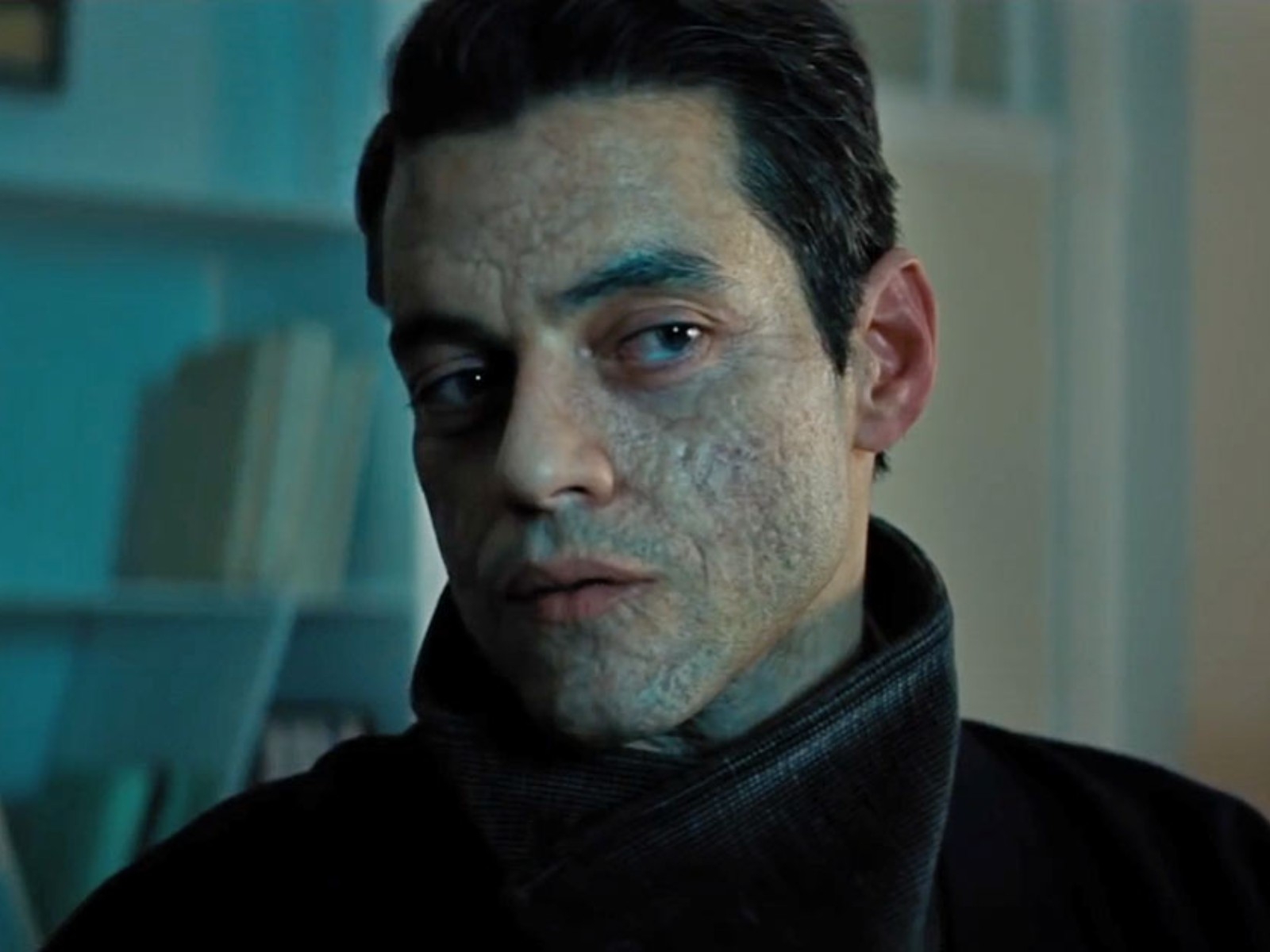《007 生死交戰》雷米馬利克 Rami Malek 私下超反差！曝 3 大魅力特點：帥臉全靠擦這個？