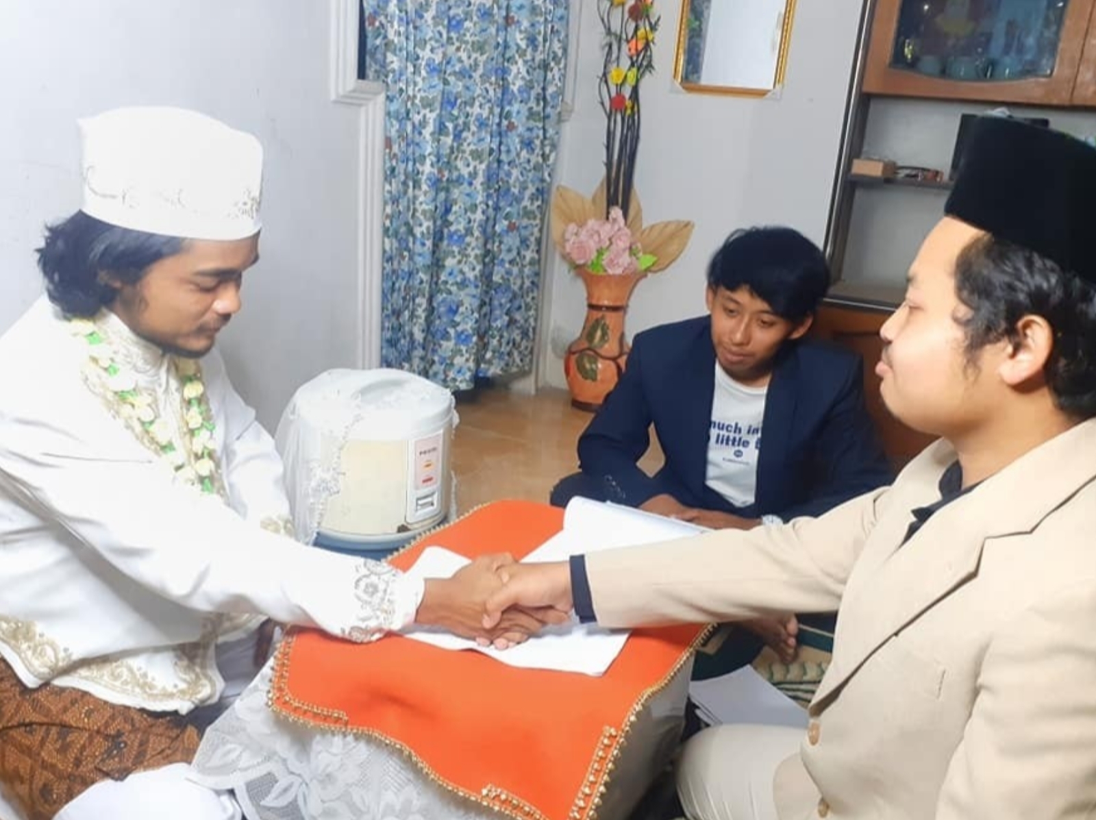 印尼男子高調跟「電子鍋」結婚，短短四天就宣布離婚收場！
