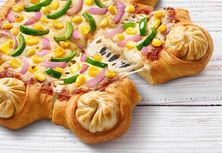 必勝客 Pizza Hut 推出「小籠包披薩」，每一片都可以吃到完整的小籠包！
