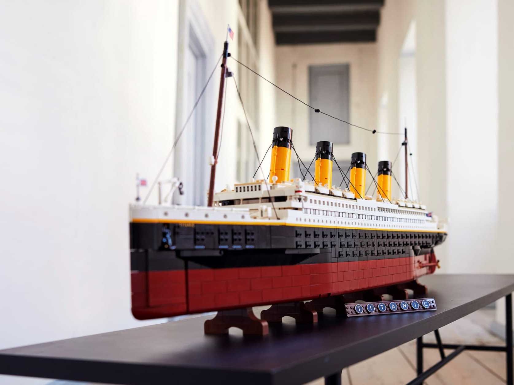 樂高 LEGO 推出最大型積木「10294 鐵達尼號」，超過 9,000 片零件神還原船艙內部細節！