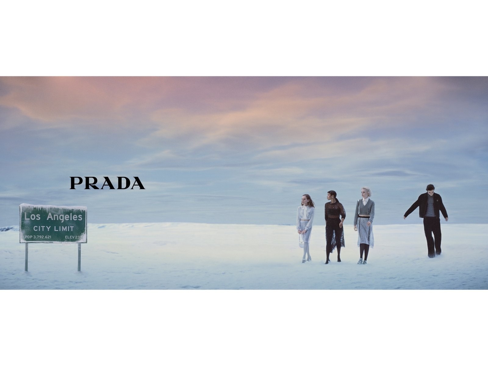 PRADA 2021節日形象廣告「A Midwinter’s Night Dream」，電影般的夢境帶你一同親歷其境