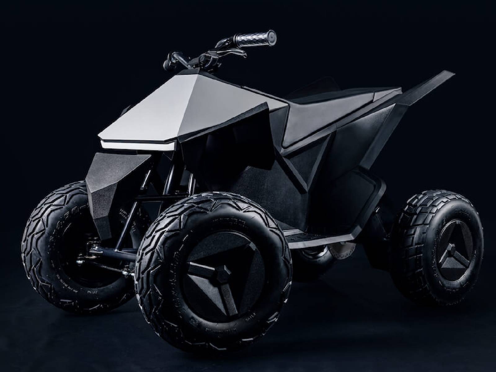 特斯拉臨時發售「電動越野摩托車」Cyberquad 兒童版，原價 5 萬售完後被炒到 12 萬以上！