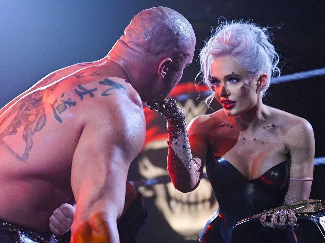 前 WWE 女子摔角手 Scarlett Bordeaux 因隆乳美胸炸裂，宣告退休轉戰 OnlyFans！