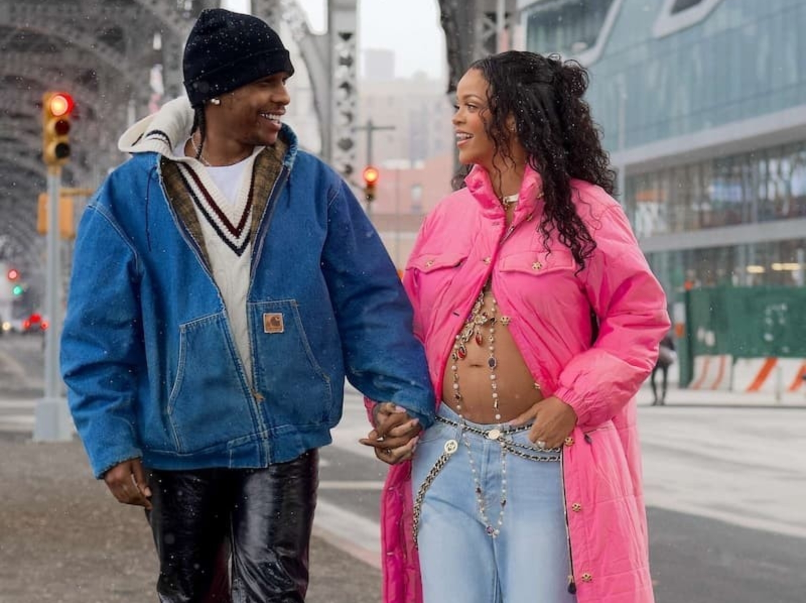 Rihanna 和 A$AP Rocky 甜蜜曬孕肚照，卻被前緋聞男友 Drake 退追兩人 IG 帳號！
