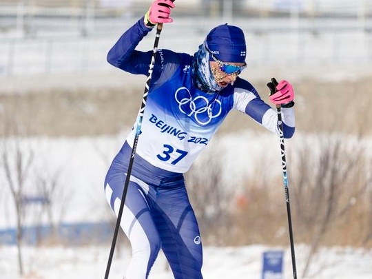 冬奧芬蘭滑雪選手 Remi Lindholm 零下 16 度出賽下體遭凍傷，網友：「抓到野生急凍鳥了」