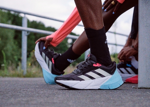 盤點 10 雙  Nike、adidas 「高顏值」專業跑鞋推薦，就連日常生活也能穿！