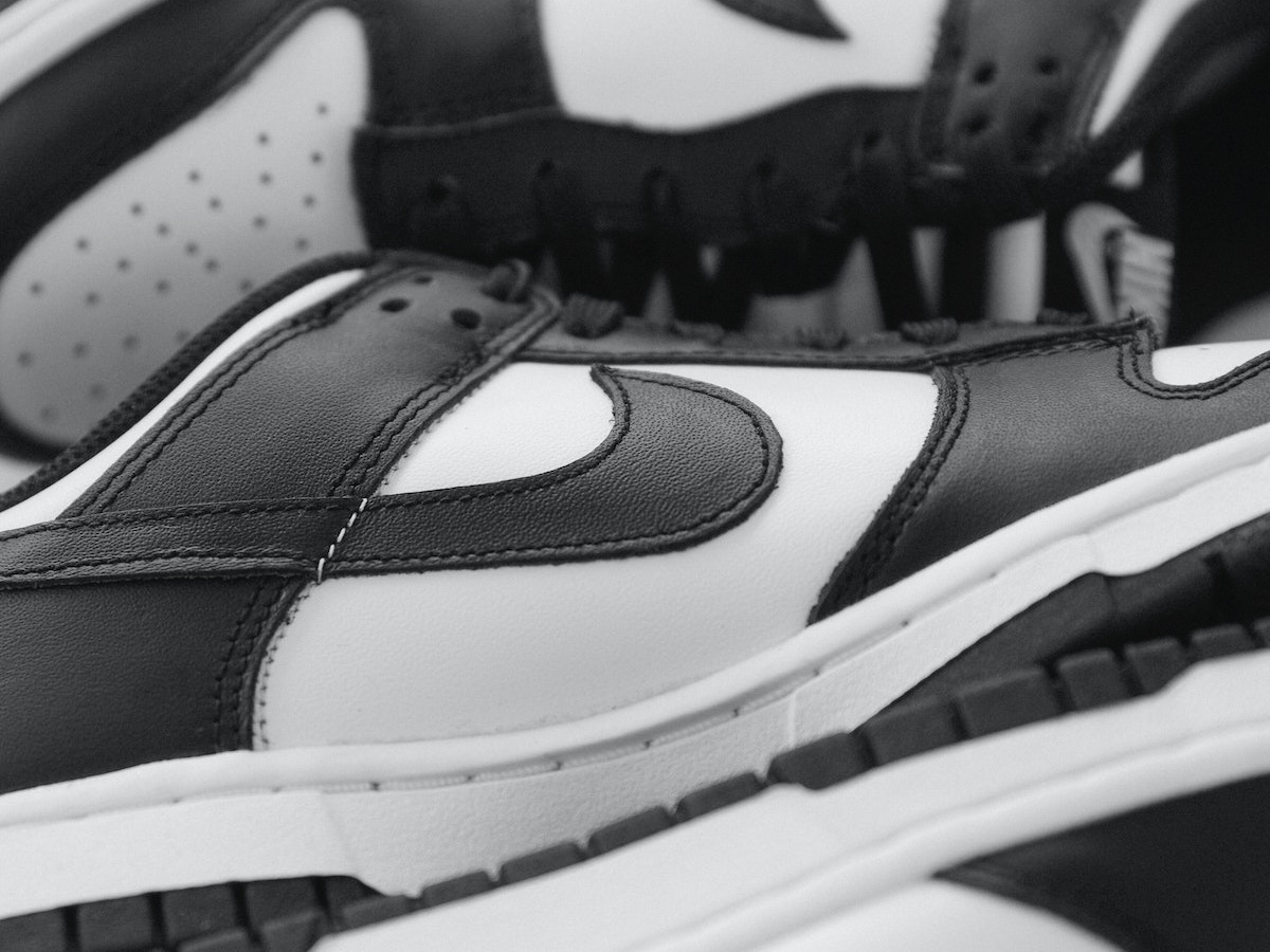 Nike、Air Jordan 1 等 5 款「黑白球鞋」盤點，每款帥度都不輸 Nike Dunk Low「熊貓」！