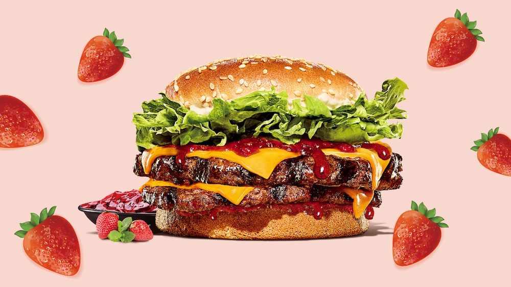 BurgerKing 漢堡王愚人節推出獵奇「草莓重磅牛肉堡」，滿滿草莓醬直接加爆！