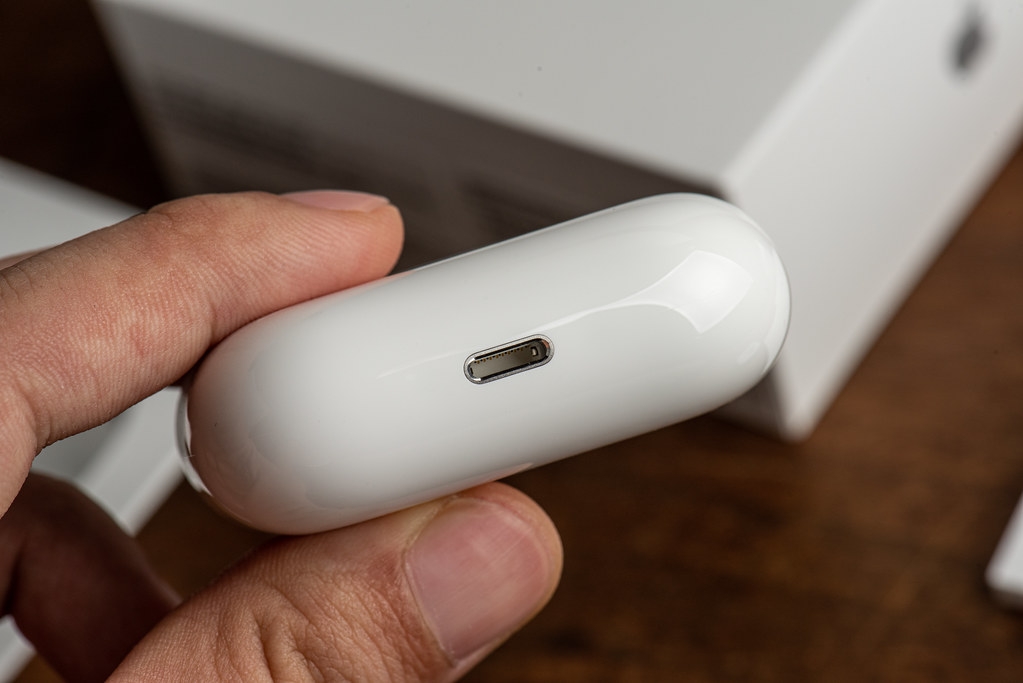 蘋果 Apple 除了在 iPhone 15 使用 Type-C 充電孔，或將率先在 AirPods 無線耳機啟用！