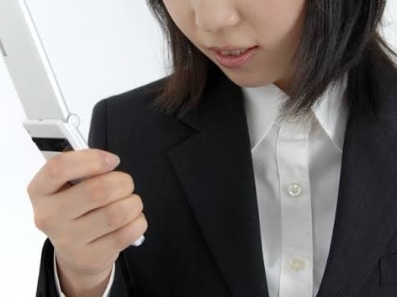 日本少女誤將男子的「折疊手機」看成刀子，報警抓人才發現烏龍一場！