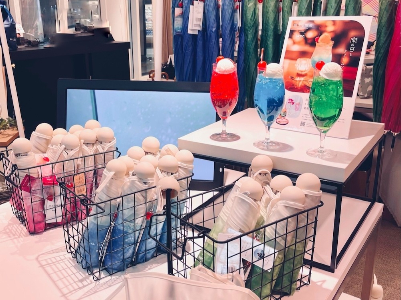 日本推特爆紅「冰淇淋蘇打折疊傘」，冰淇淋握把＋透明感氣泡傘面太可愛！