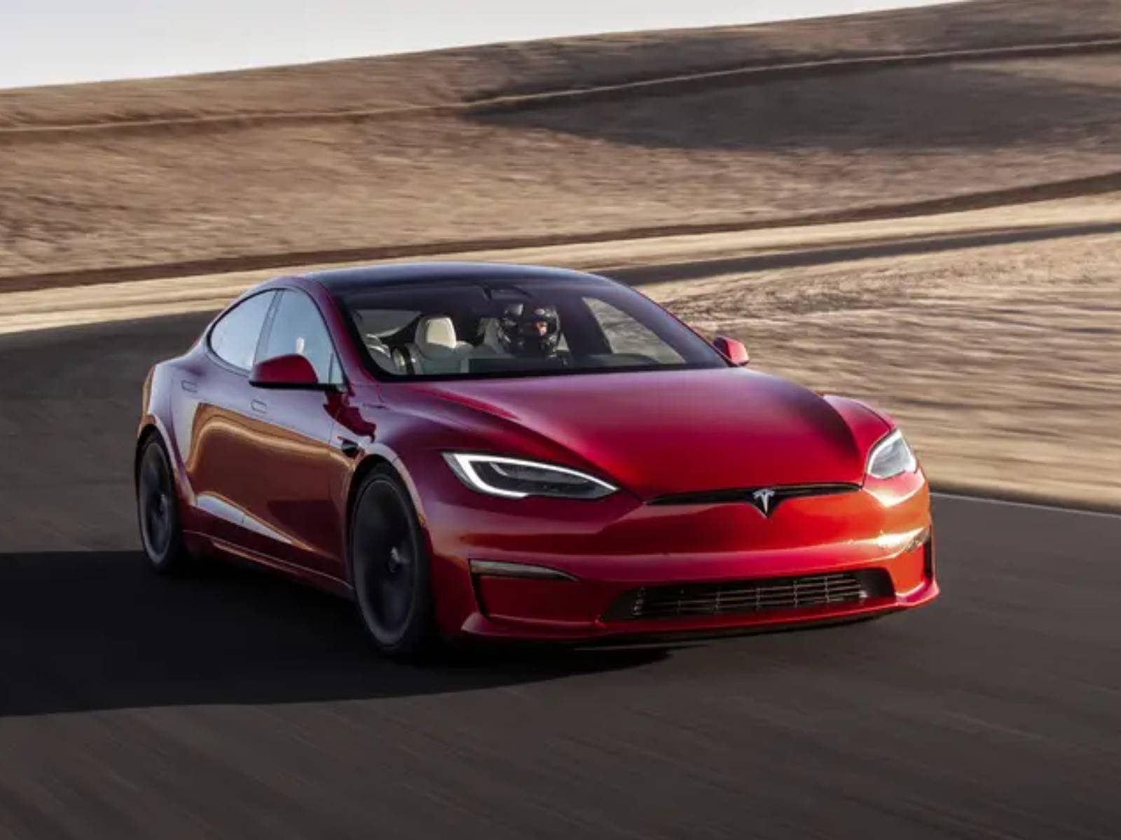 特斯拉 Model S Plaid 軟體遭人破解，飆出「時數 348 公里」比官方公佈最高時速還快！