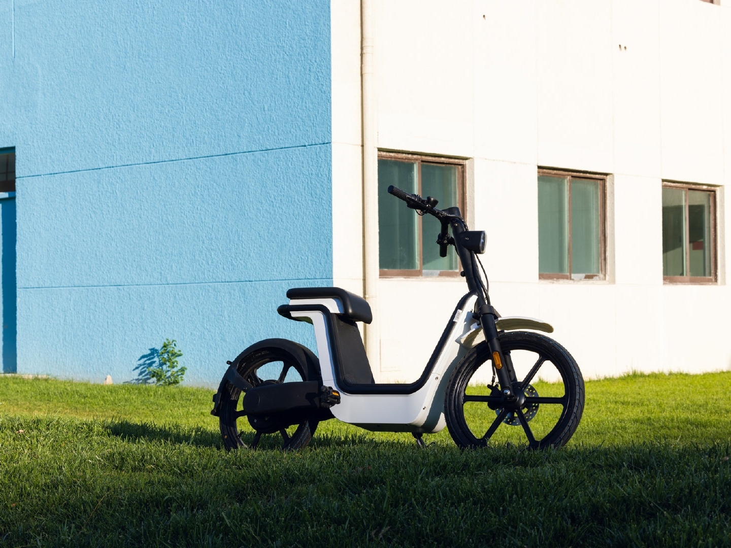 無印良品 MUJI 釋出最新聯名「電動自行車」，超極簡設計外形給你滿滿的「無印風」！