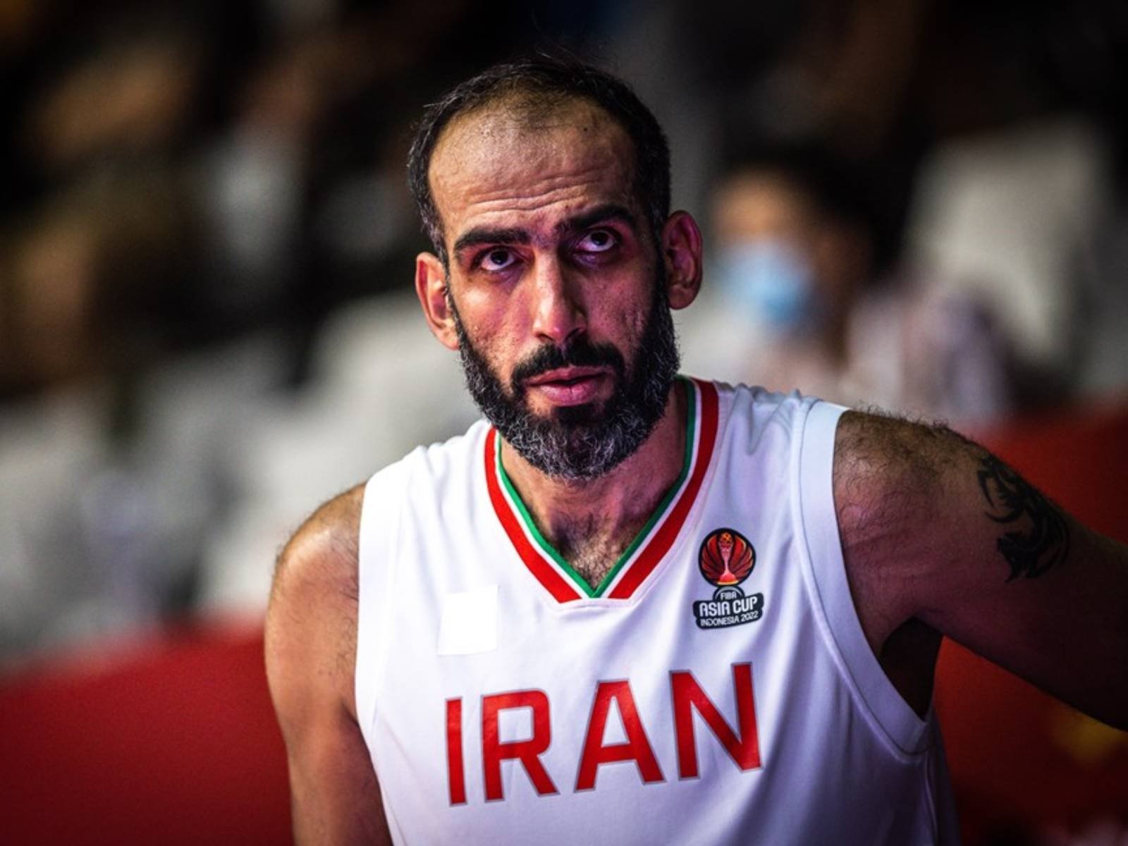 亞洲盃伊朗肆虐日本禁區，37 歲老將哈達迪亞砍 21 分 11 籃板幫助球隊挺進八強賽！