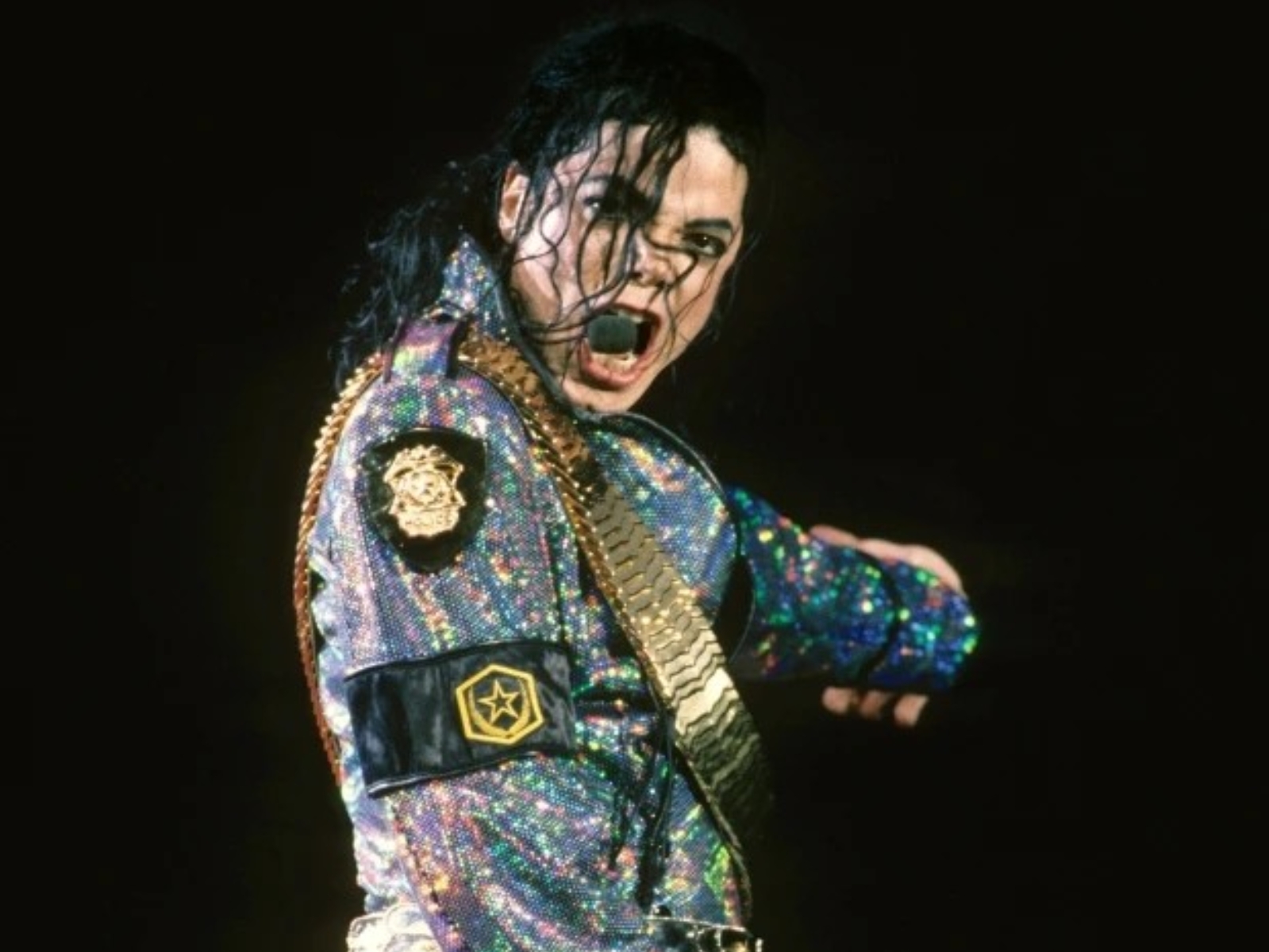 麥可傑克森 Michael Jackson 根本沒吸毒！美國饒舌阿肯透露：「他從不讓大家看到脆弱一面！」