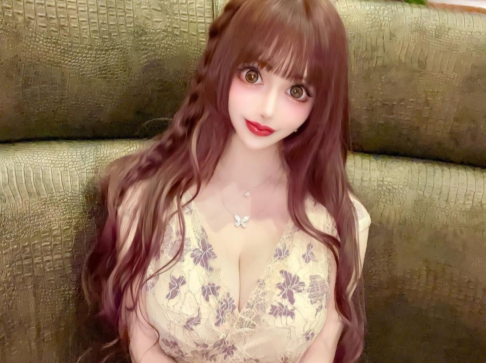 日本女網紅怒砸 2 億日圓整成「法國娃娃」，重達 6KG 的「M 級巨胸」超驚人！