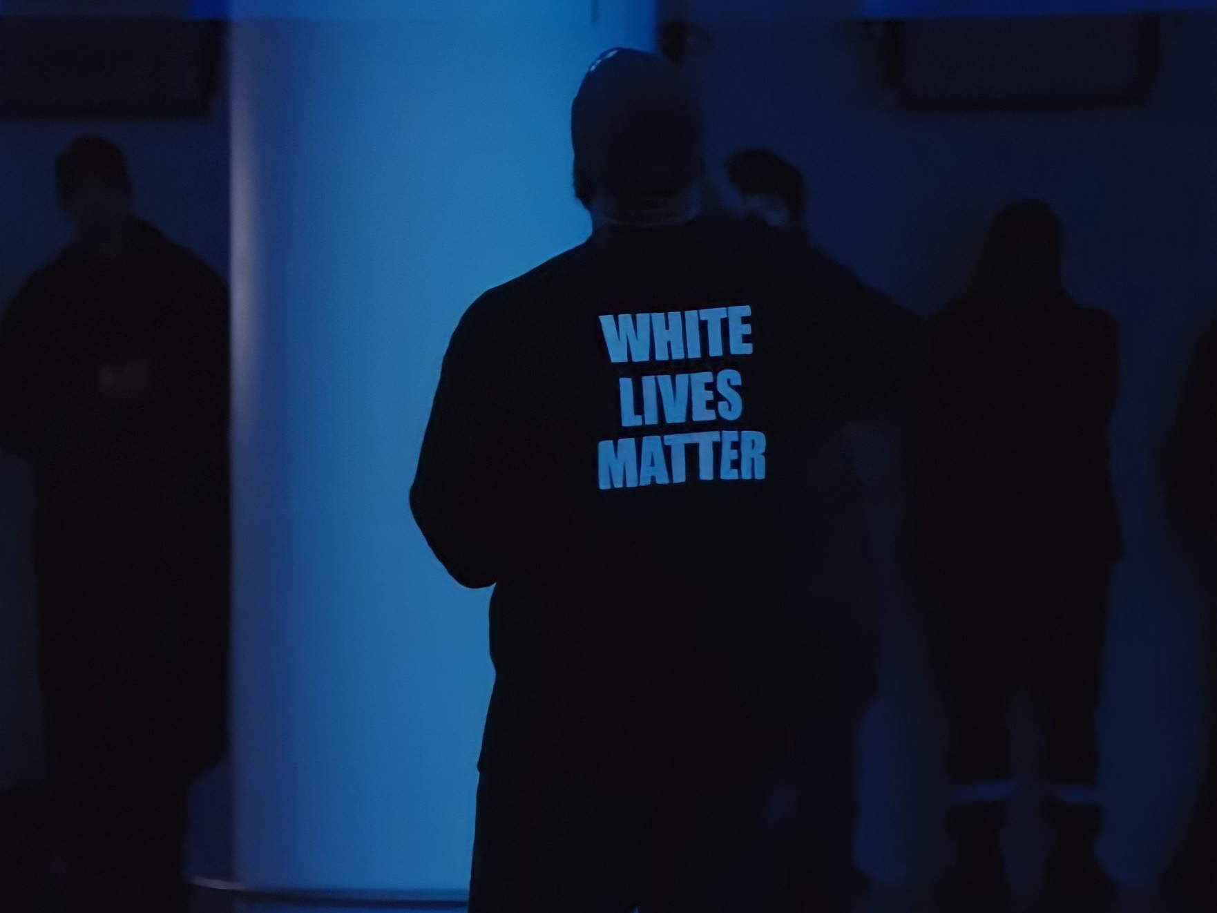 肯爺 YE 支持「White Lives Matter」？引發名模 Gigi Hadid、街頭權威人士公開批評！