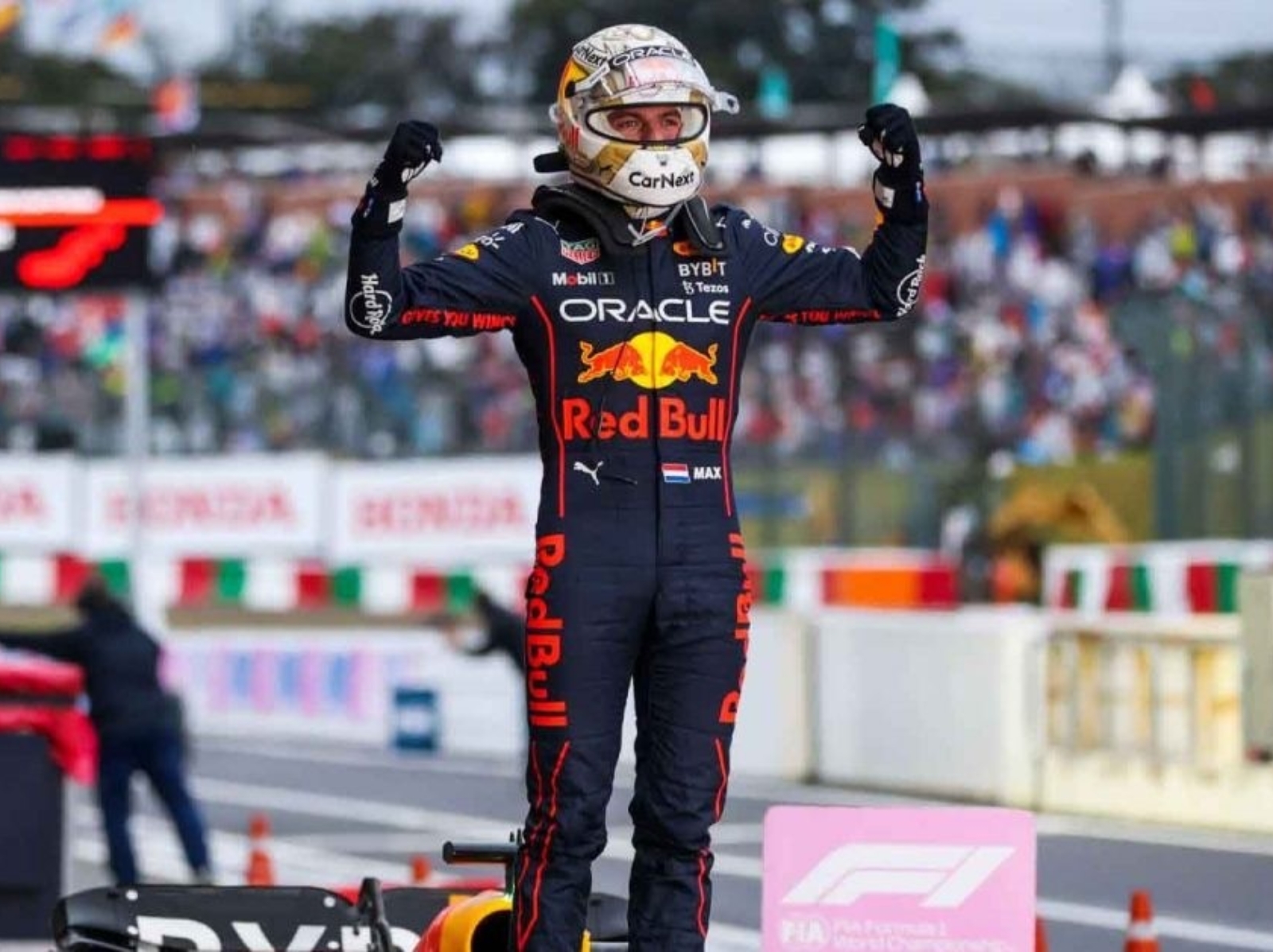 紅牛車手 Max Verstappen 於日本大獎賽提前封王，創下 F1 冠軍二連霸史詩紀錄！