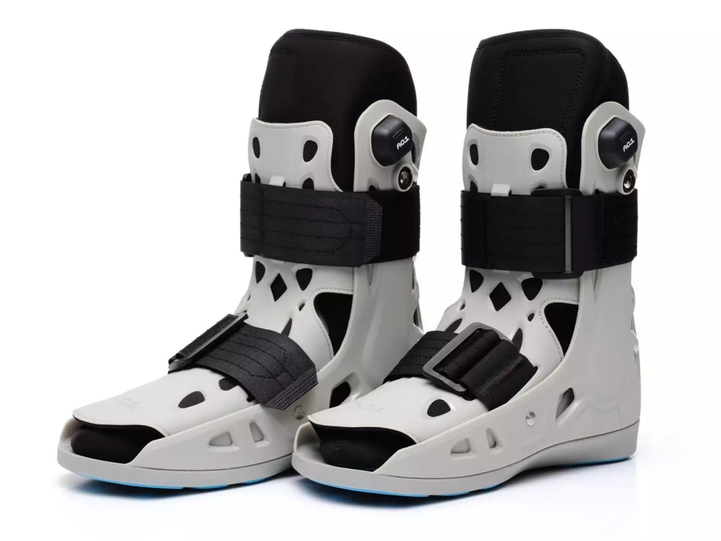 MSCHF 發表最新「護具鞋」MSCHF AC.1，創辦人 Daniel Greenberg：「把它看做一雙時裝靴！」