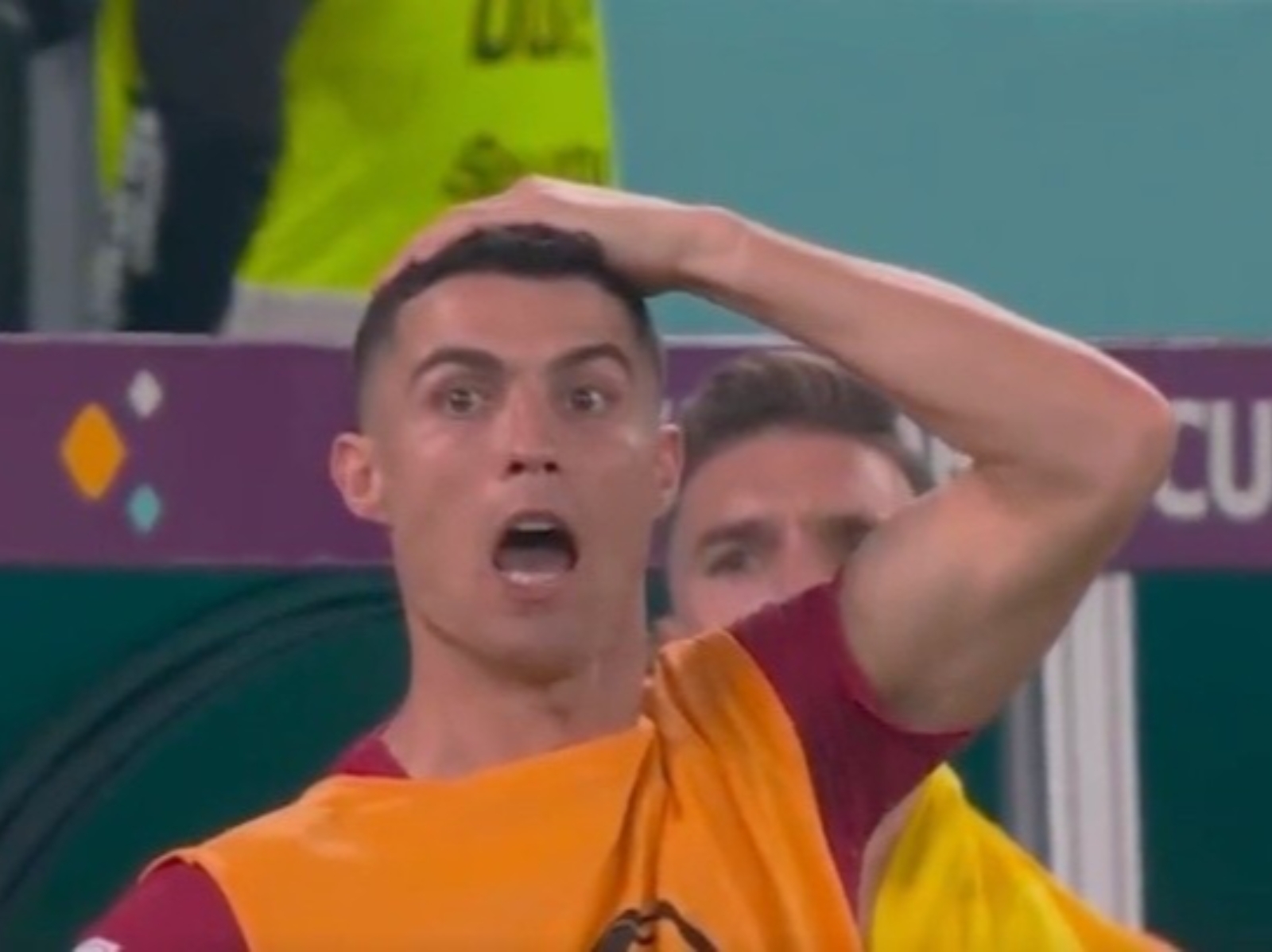 卡達世界盃／賽末關鍵時刻迦納球員「背後偷襲」葡萄牙門將，C 羅在一旁直接嚇傻！
