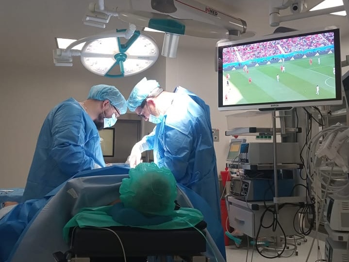 卡達世界盃／波蘭醫院「超貼心服務」，球迷半身麻醉開刀還能觀看世足現場轉播！