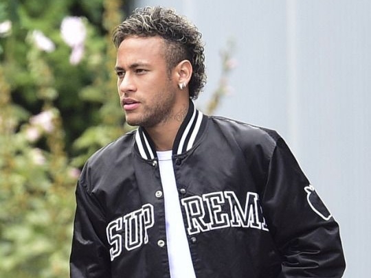 內馬爾 Neymar 根本Supreme收藏家？原來私下的他是「街頭至尊狂粉」！