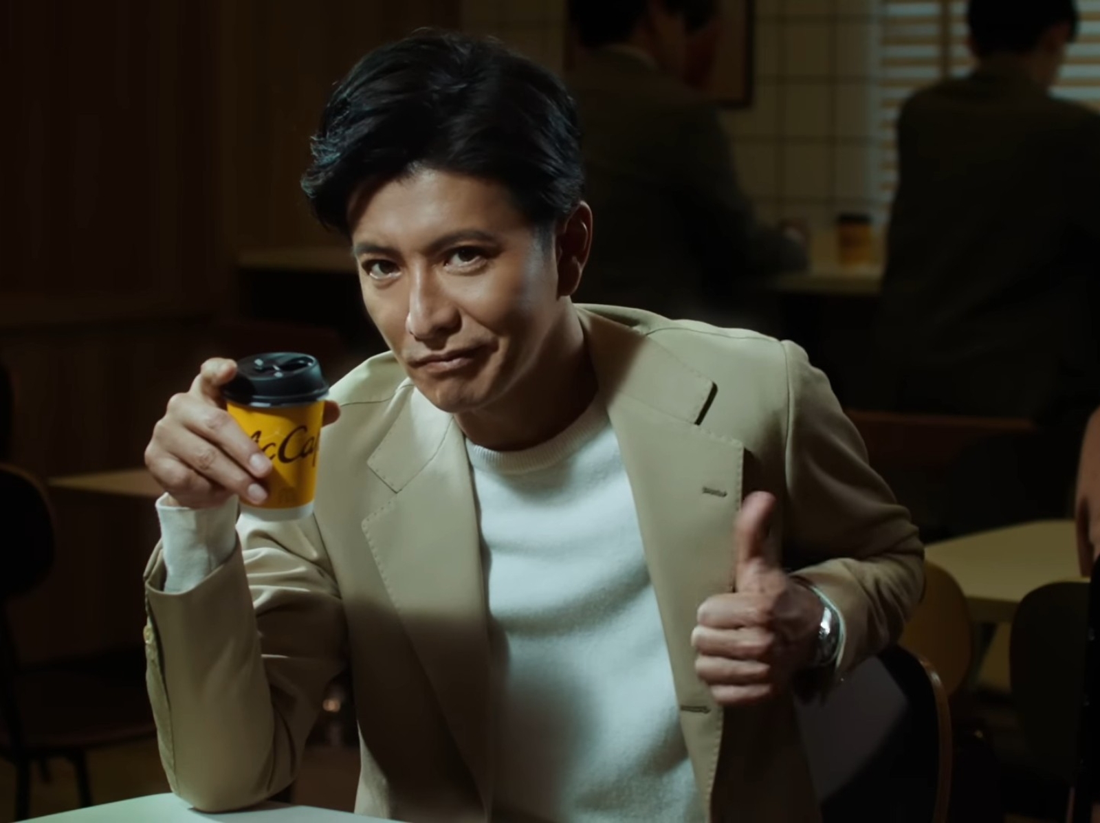 木村拓哉拍攝日本麥當勞咖啡廣告，化身「大拇指哥」狂比讚！