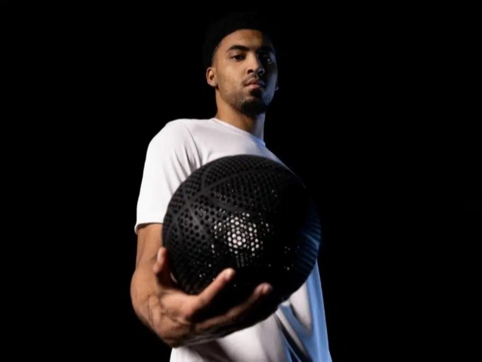 運動品牌威爾森推出全新「3D 列印籃球」，標榜不用打氣還已經用於 NBA 球場上！