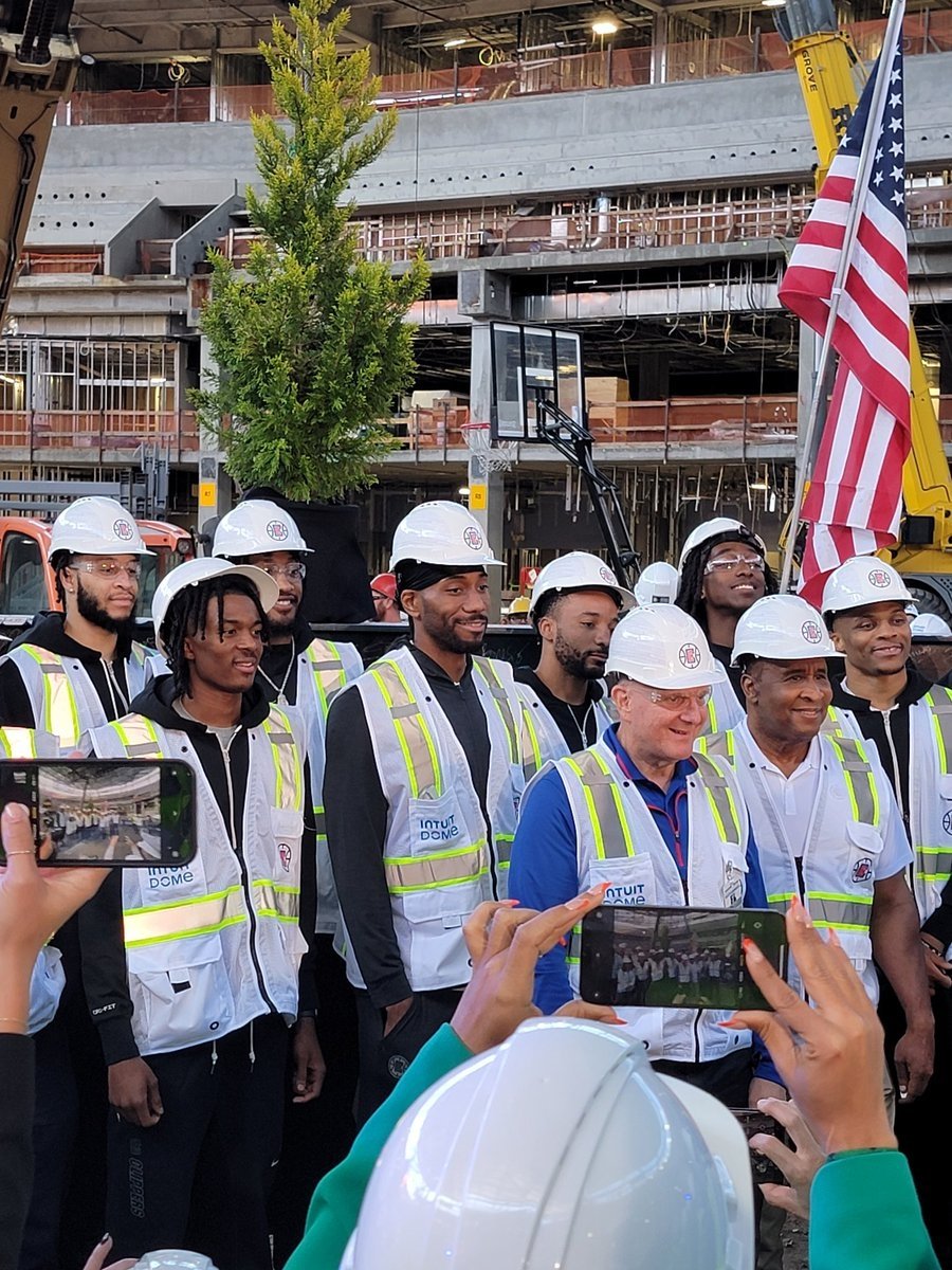 NBA／快艇全員參觀新球館 Intuit Dome 建設，老闆 Steve Ballmer 嗨爆：「我們有 1160 個馬桶欸！」