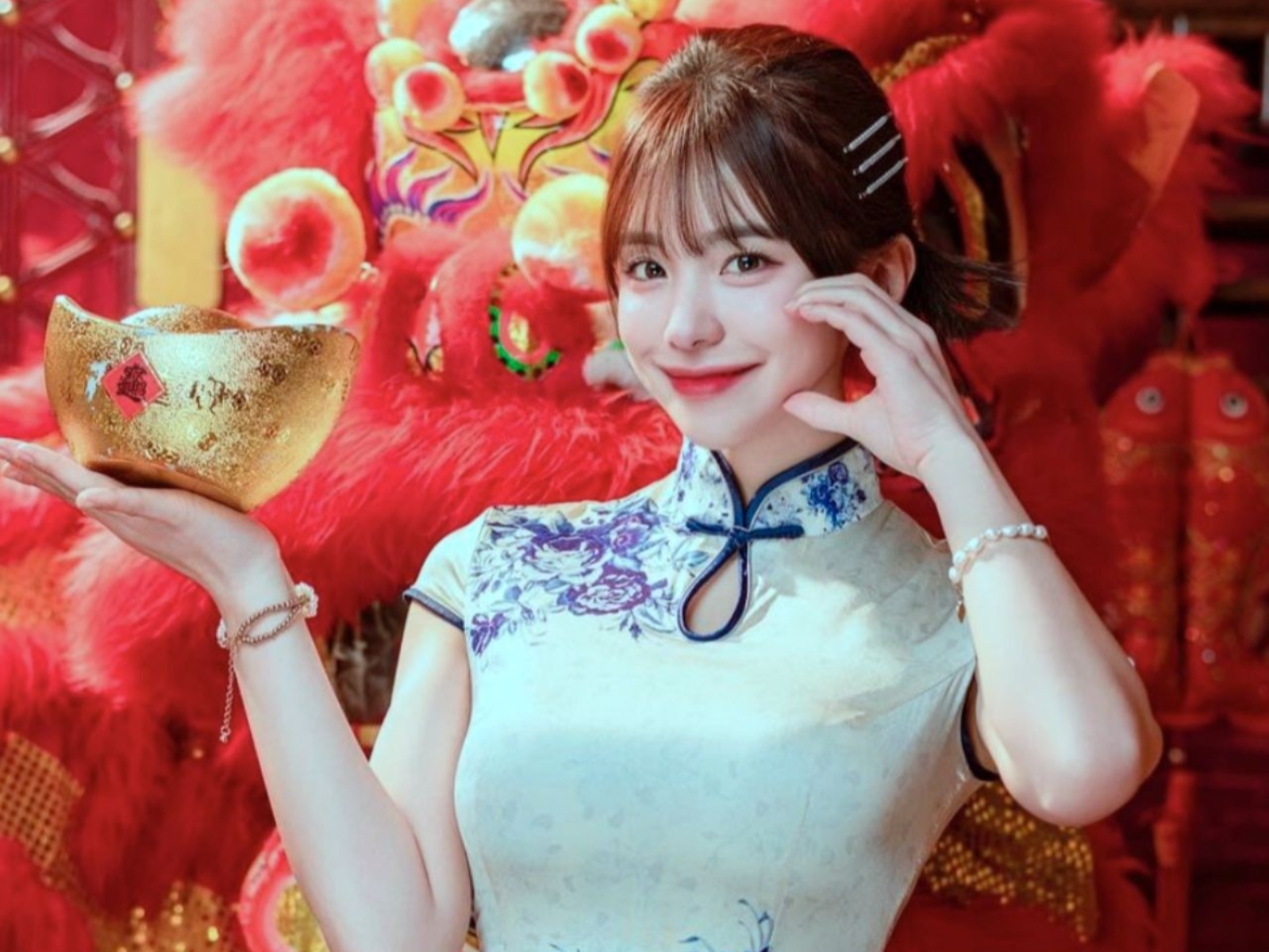 南韓啦啦隊女神李多慧穿旗袍大秀「雪白蜜大腿」拜年，直接讓人秒暈船！