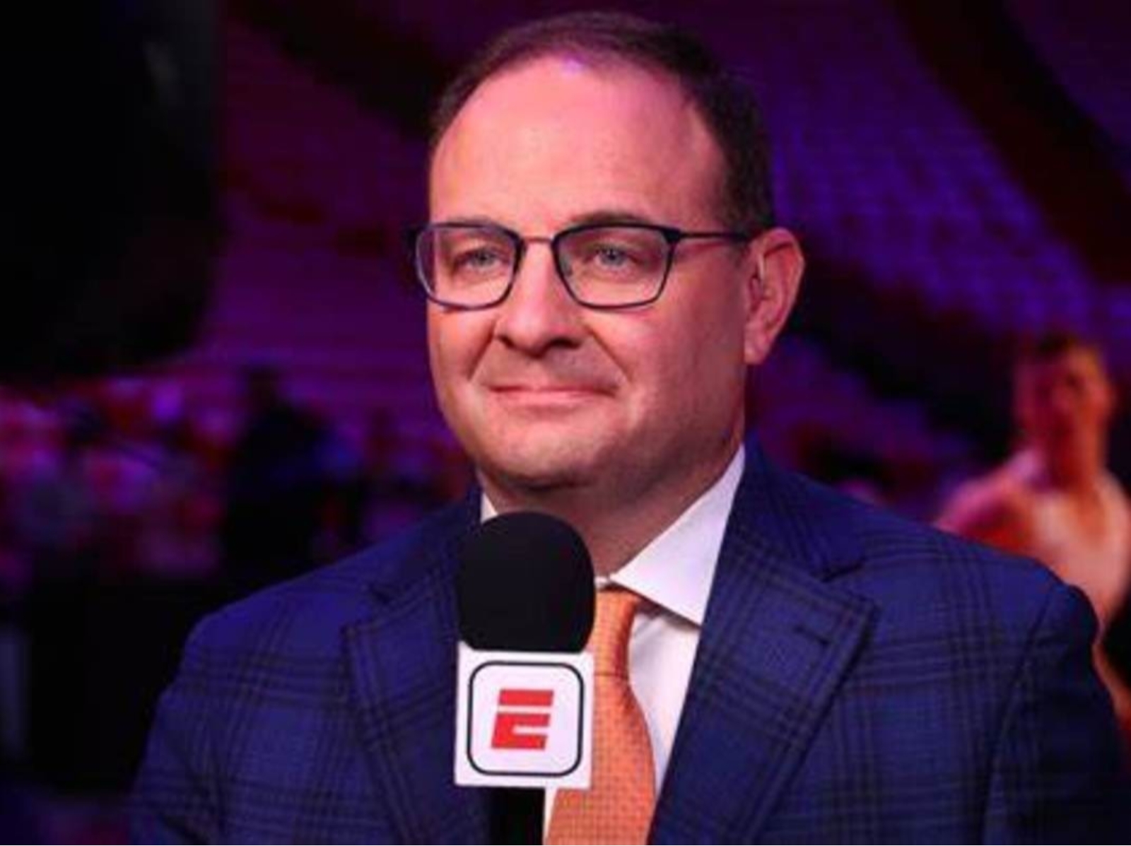 NBA「沃神」Adrian Wojnarowski 震撼宣布退休，結束 30 年體育記者生涯！