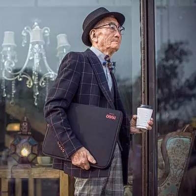 攝影師將 85 歲的爺爺大改造　農夫成為時尚型男！