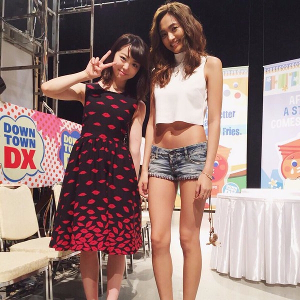 日本「10 頭身」女模香川沙耶爆紅　又細又長的美腿簡直是極品！
