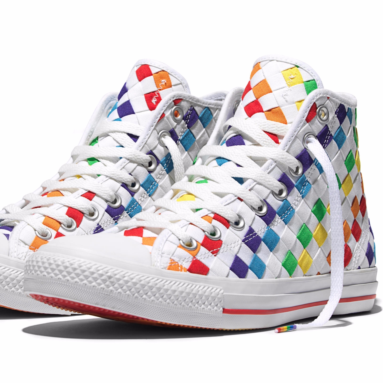 Converse 推出今年 LGBTA Pride 系列　夏季彩虹鞋款力挺同志！