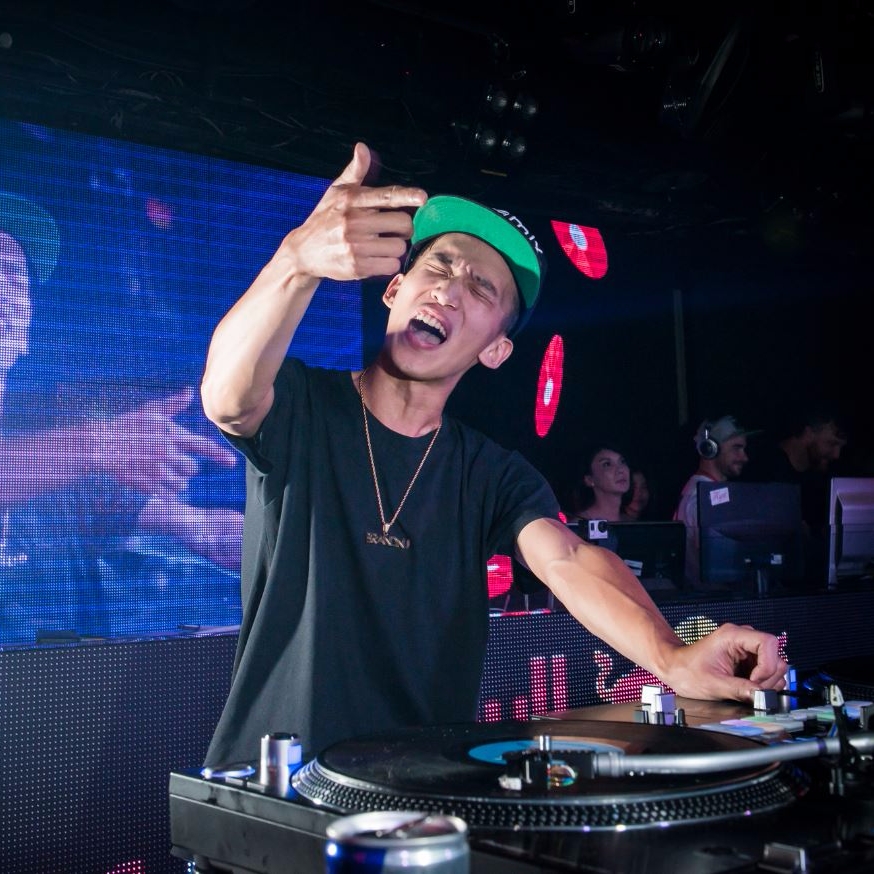 一起為台灣冠軍 DJ DinPe i 加油，  成為 2016 Red Bull Thre3style 世界混音派對之王！