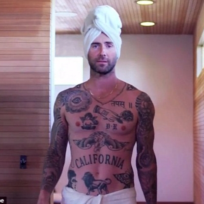 刺青又更滿了！「最性感男人」亞當李維展現出浴畫面　露出上半身新紋身！
